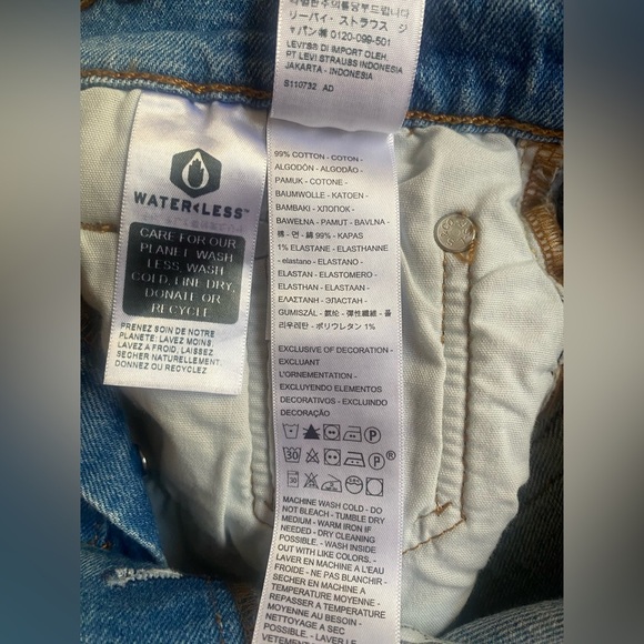 Levi’s Jean shorts - Picture 7 of 10